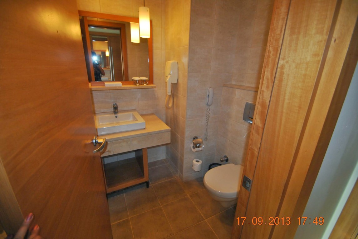 imagini hotel TITANIC LARA